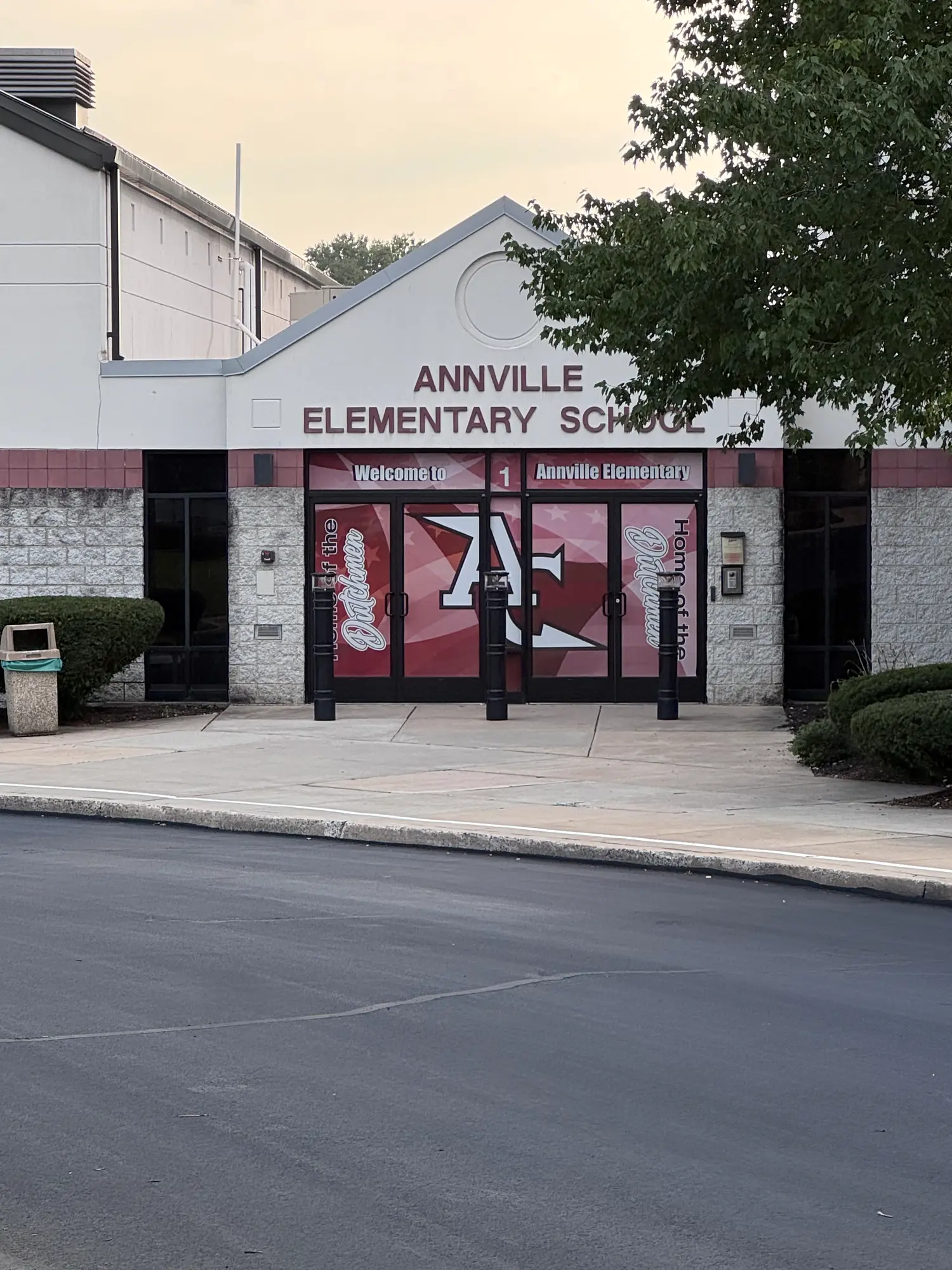 Front entrance of Annville Elementary School in Annville, Pennsylvania